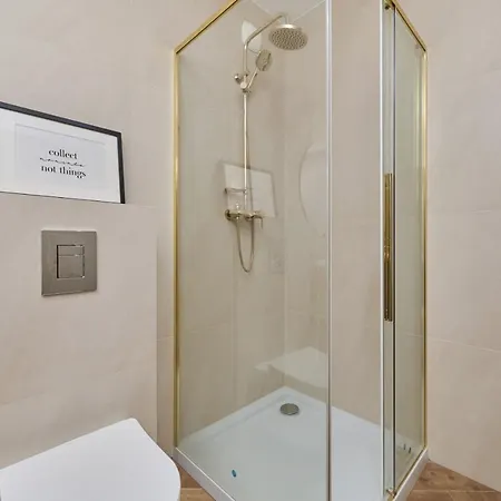 Stylish Madalinskiego With Garden Terrace And Free Garage By Renters * Wrocław