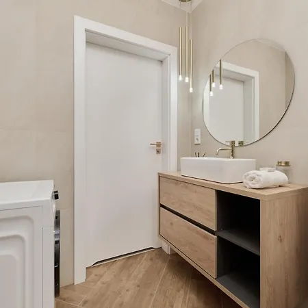 Stylish Madalinskiego With Garden Terrace And Free Garage By Renters Apartment